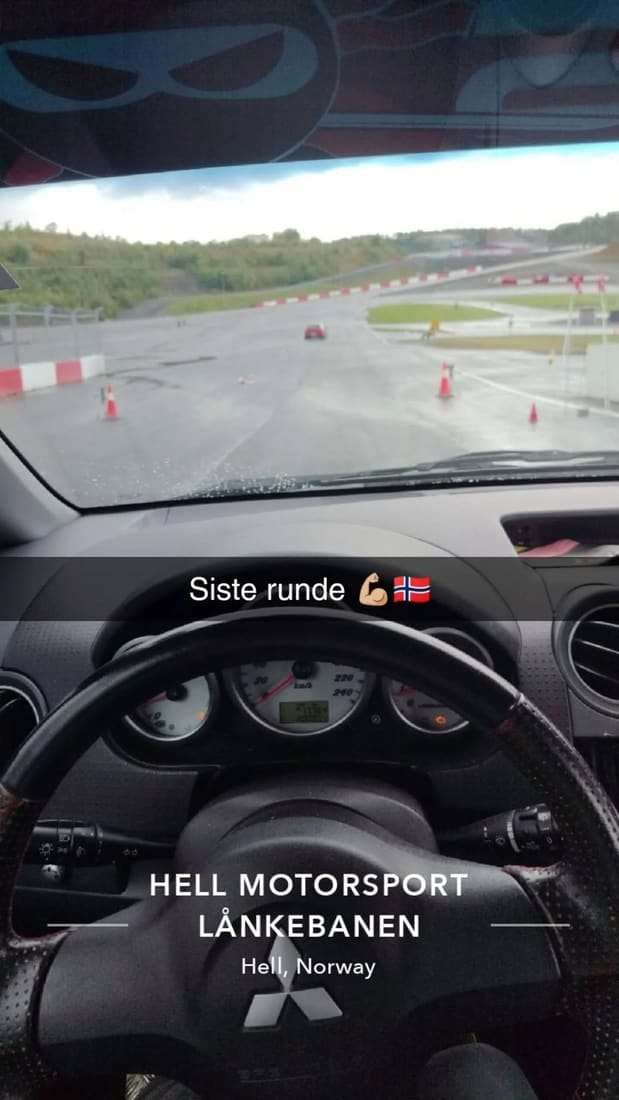 Utsikt fra førersetet på Lånkebanen