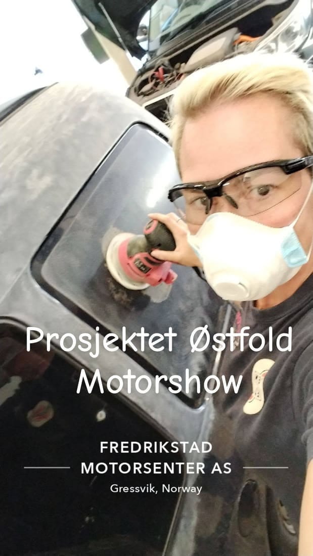 Lakkarbeid med pussemaskin i forbindelse med Østfold Motorshow